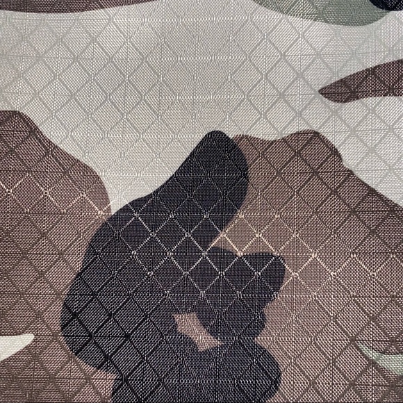 NWOT Child’s, Thirty-One Green Camo Print Insulated Zipper Lunch Bag - Picture 8 of 16